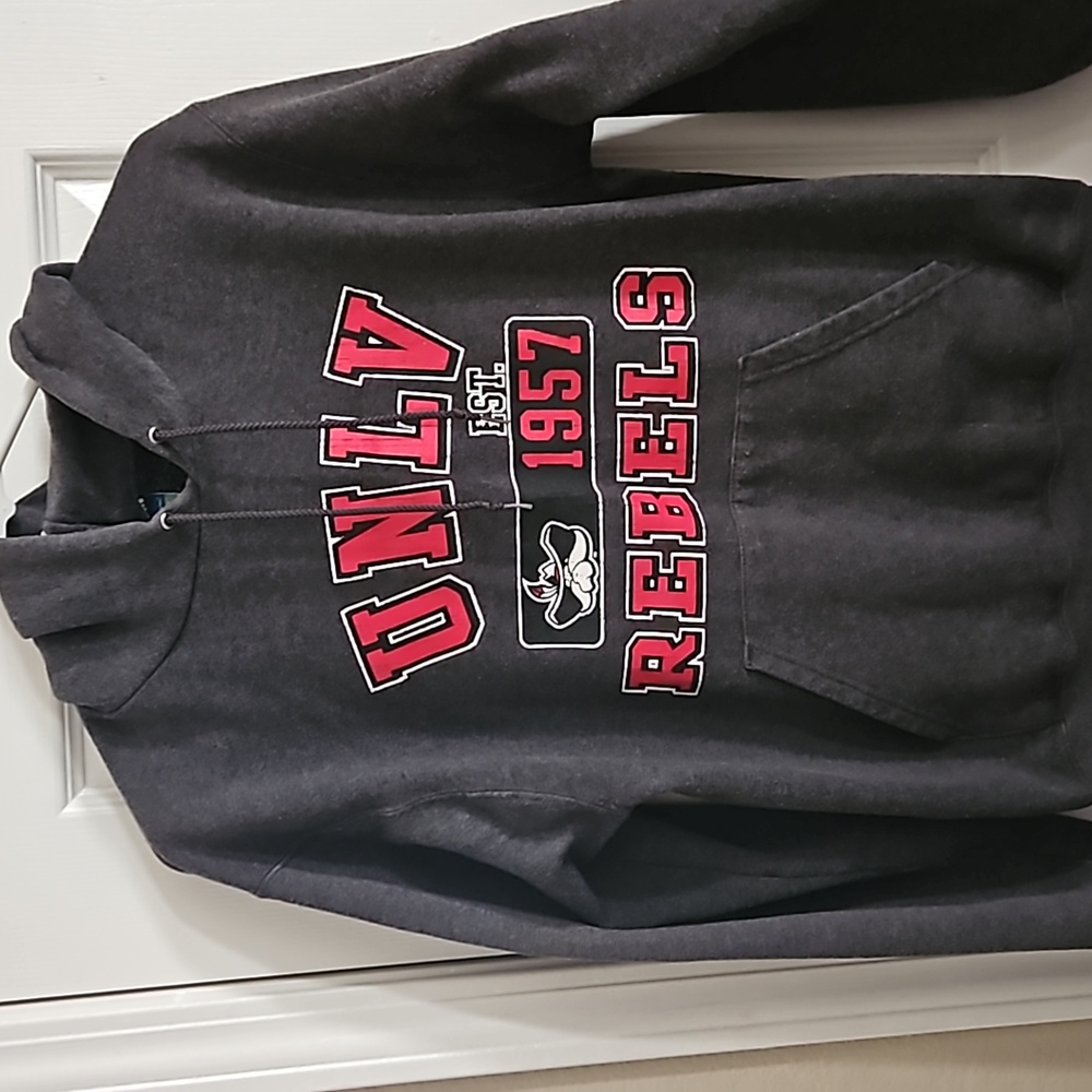 UNLV Rebels pullover hoodie size S